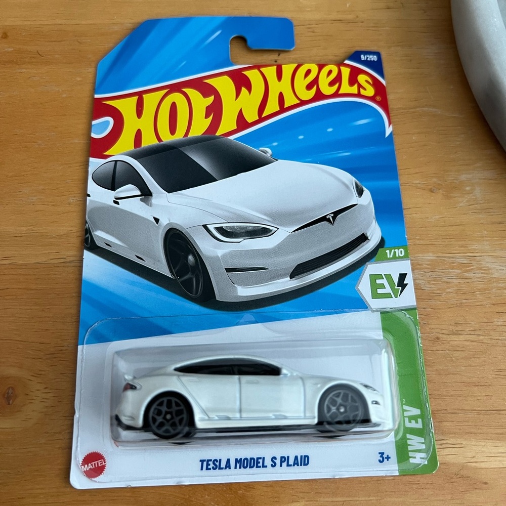 Hot Wheels Tesla Model S Plaid Toy Car - Sleek White